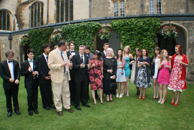 618x404 pixels (73K)